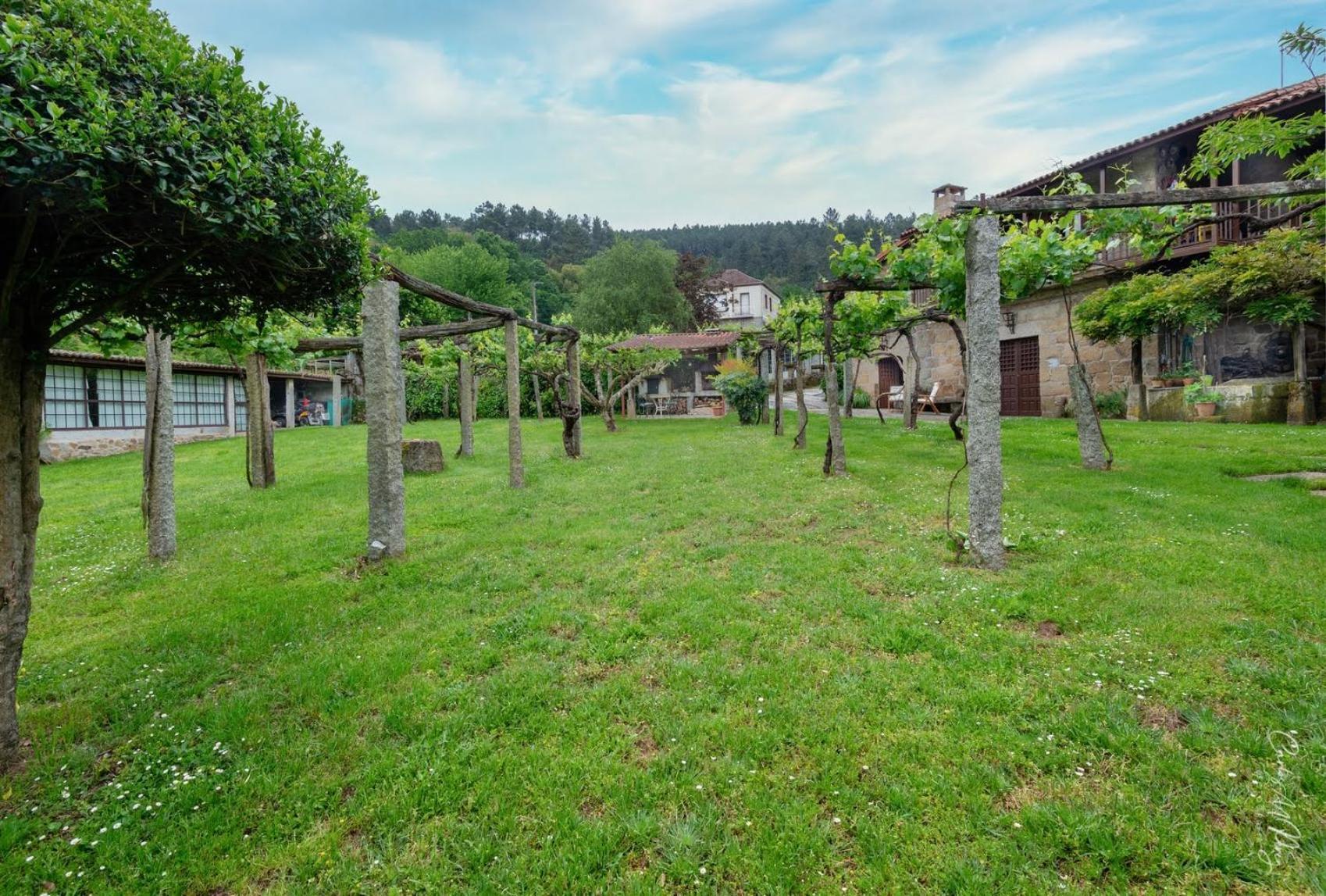 Apartamento Alouminos Do Ribeiro Ourense Exterior foto